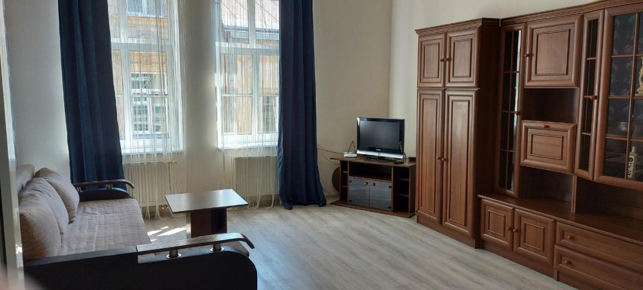 2 Bedroom Apartment On Tomashivskogo Street 7 Lviv Exterior photo