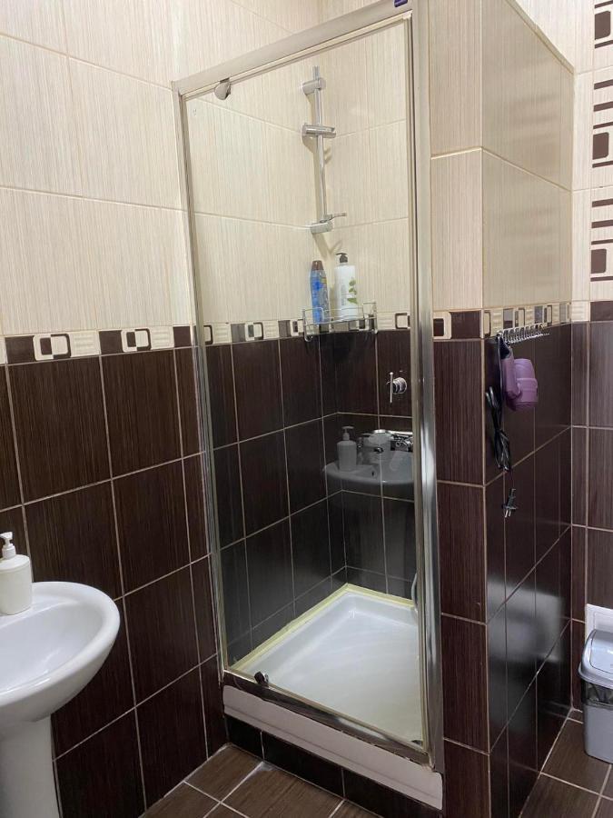 2 Bedroom Apartment On Tomashivskogo Street 7 Lviv Exterior photo