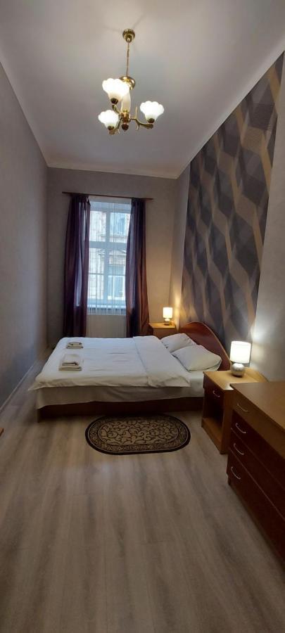 2 Bedroom Apartment On Tomashivskogo Street 7 Lviv Exterior photo