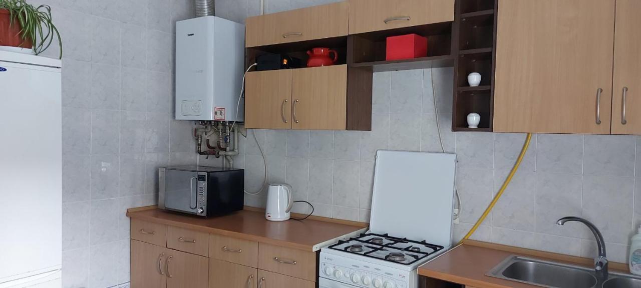 2 Bedroom Apartment On Tomashivskogo Street 7 Lviv Exterior photo