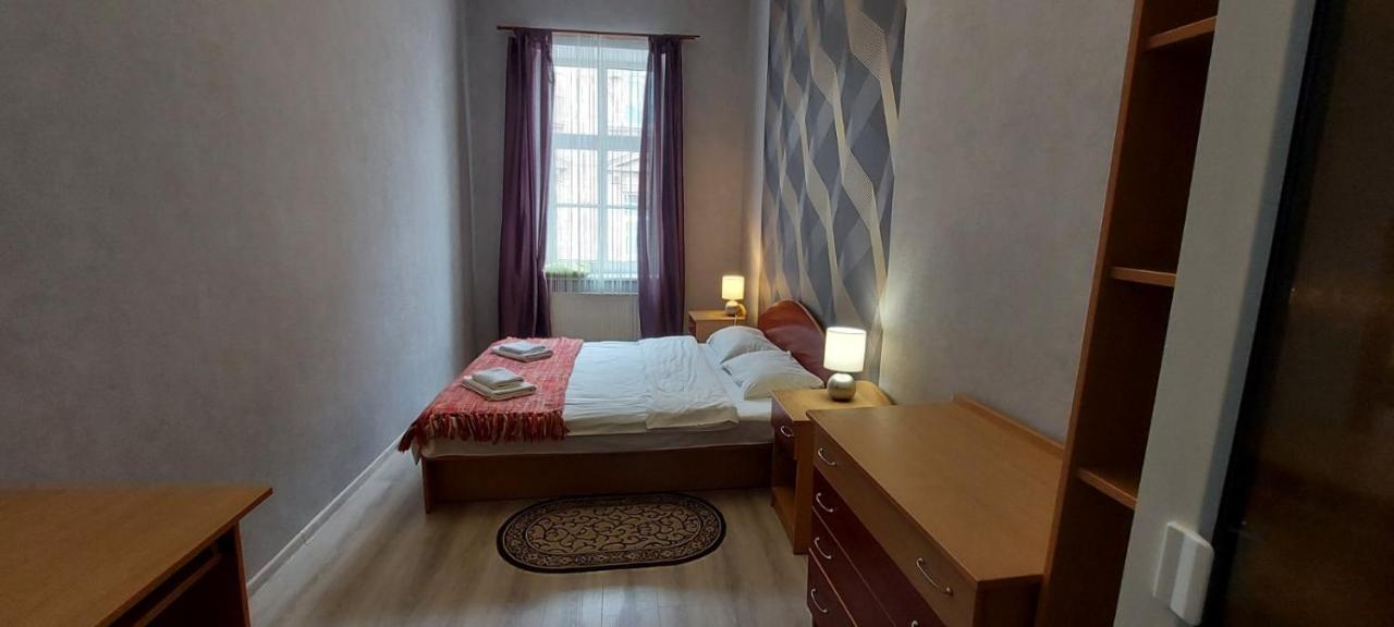 2 Bedroom Apartment On Tomashivskogo Street 7 Lviv Exterior photo